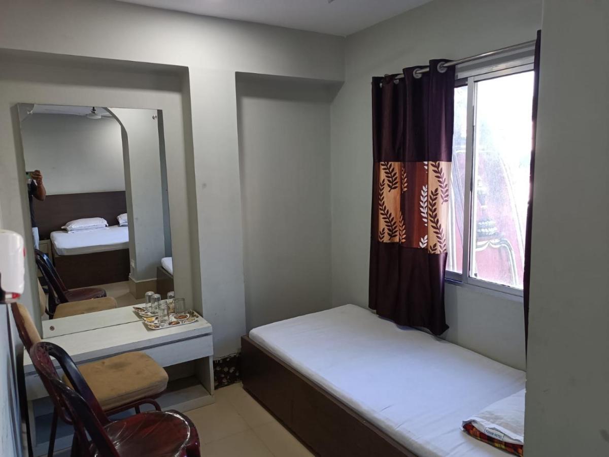 Kusum Hotel Dibrugarh Esterno foto