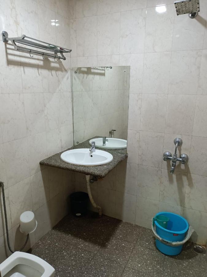 Kusum Hotel Dibrugarh Esterno foto