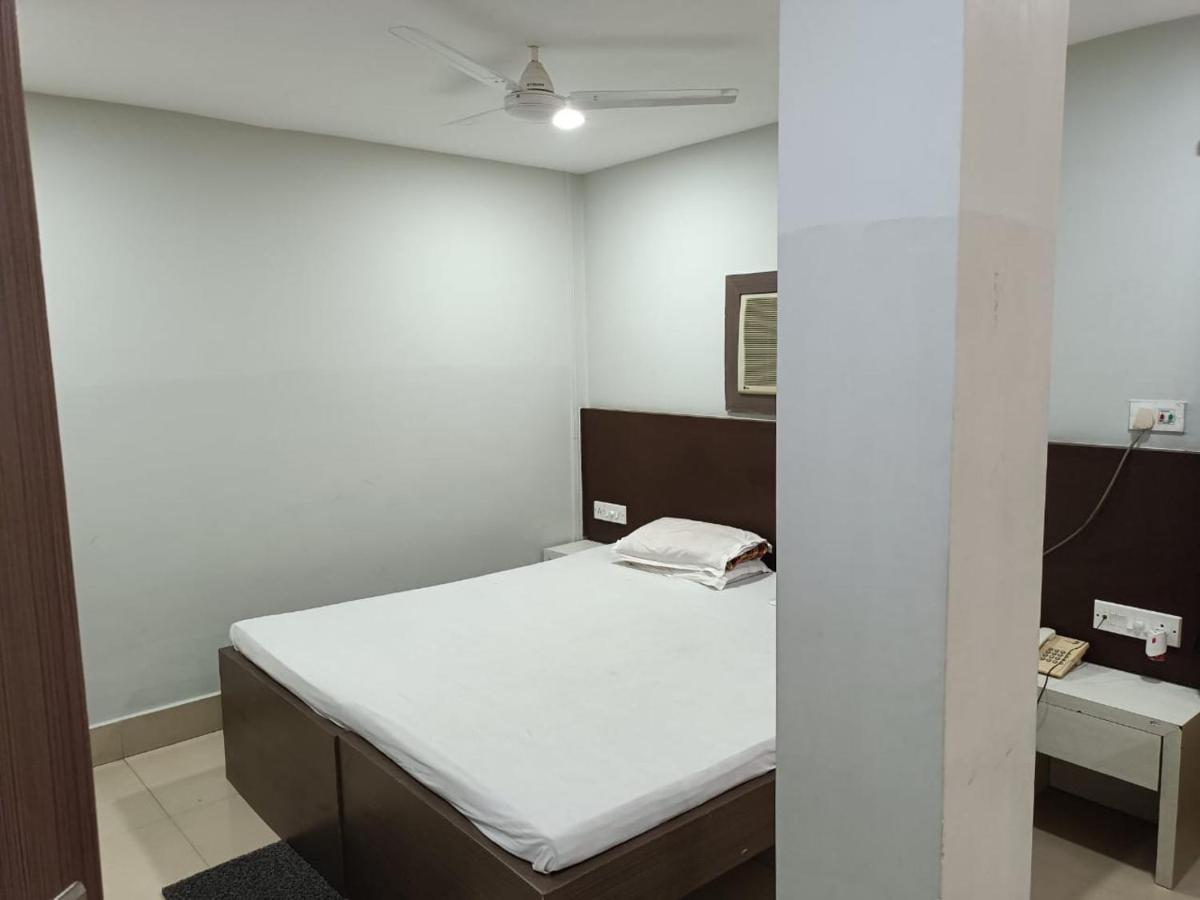 Kusum Hotel Dibrugarh Esterno foto