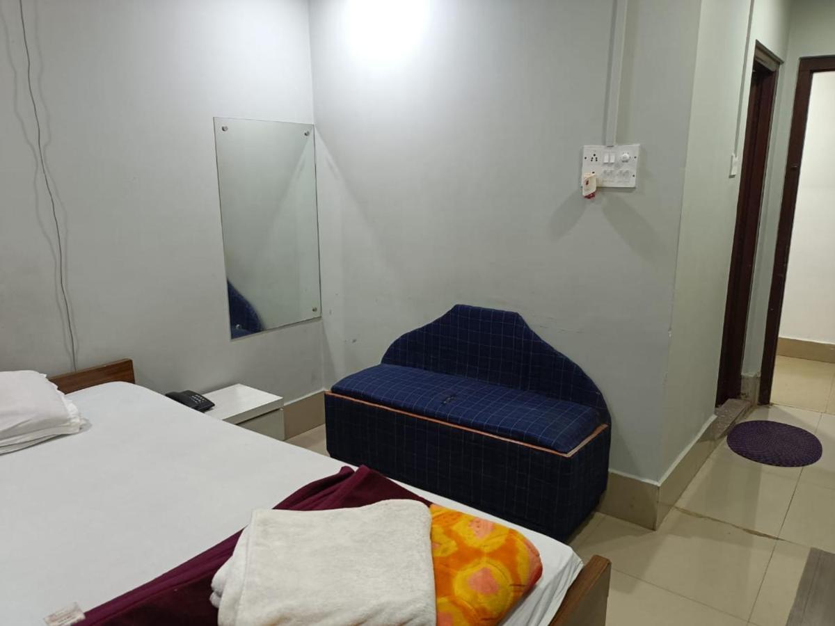 Kusum Hotel Dibrugarh Esterno foto
