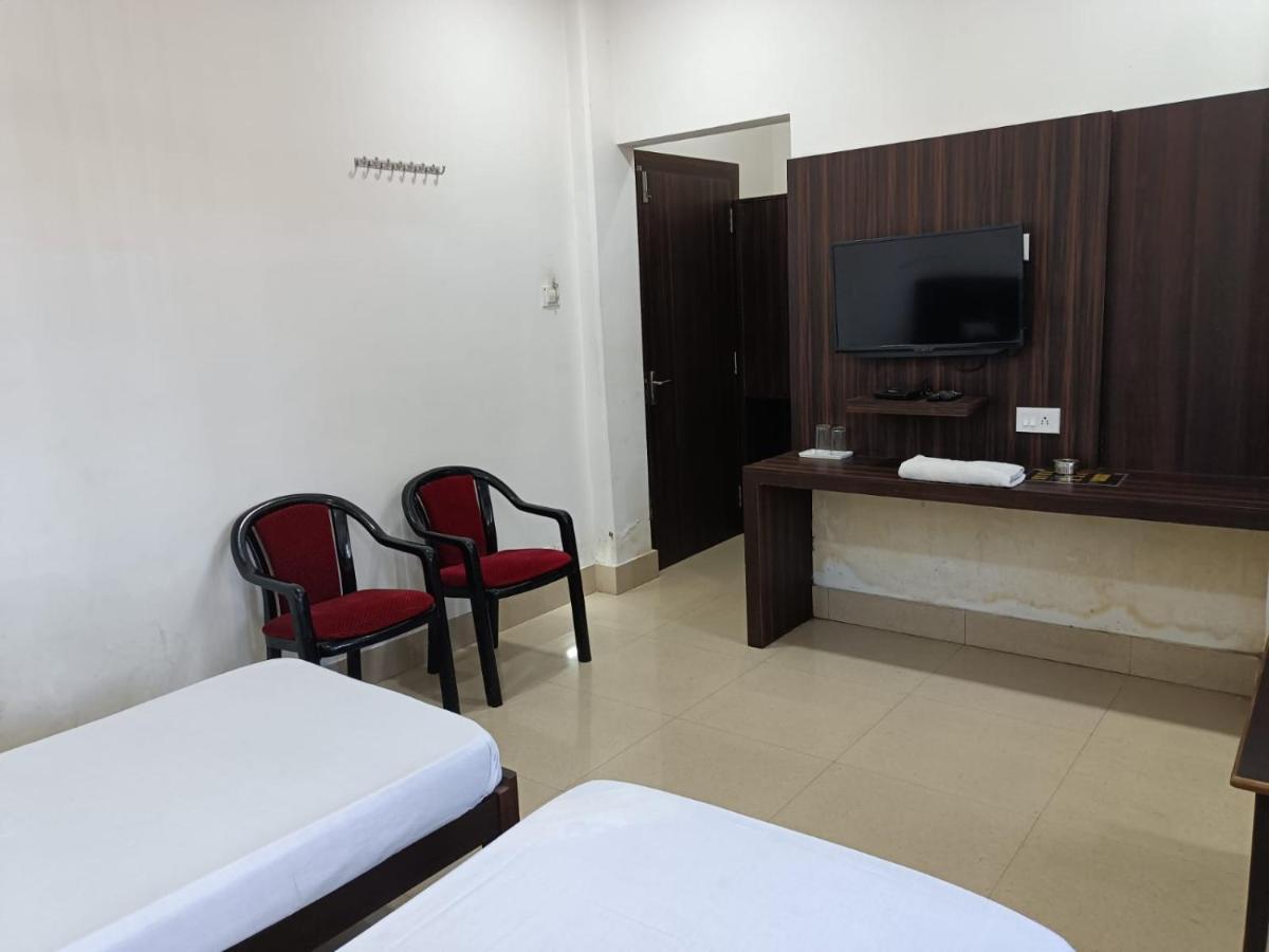 Kusum Hotel Dibrugarh Esterno foto