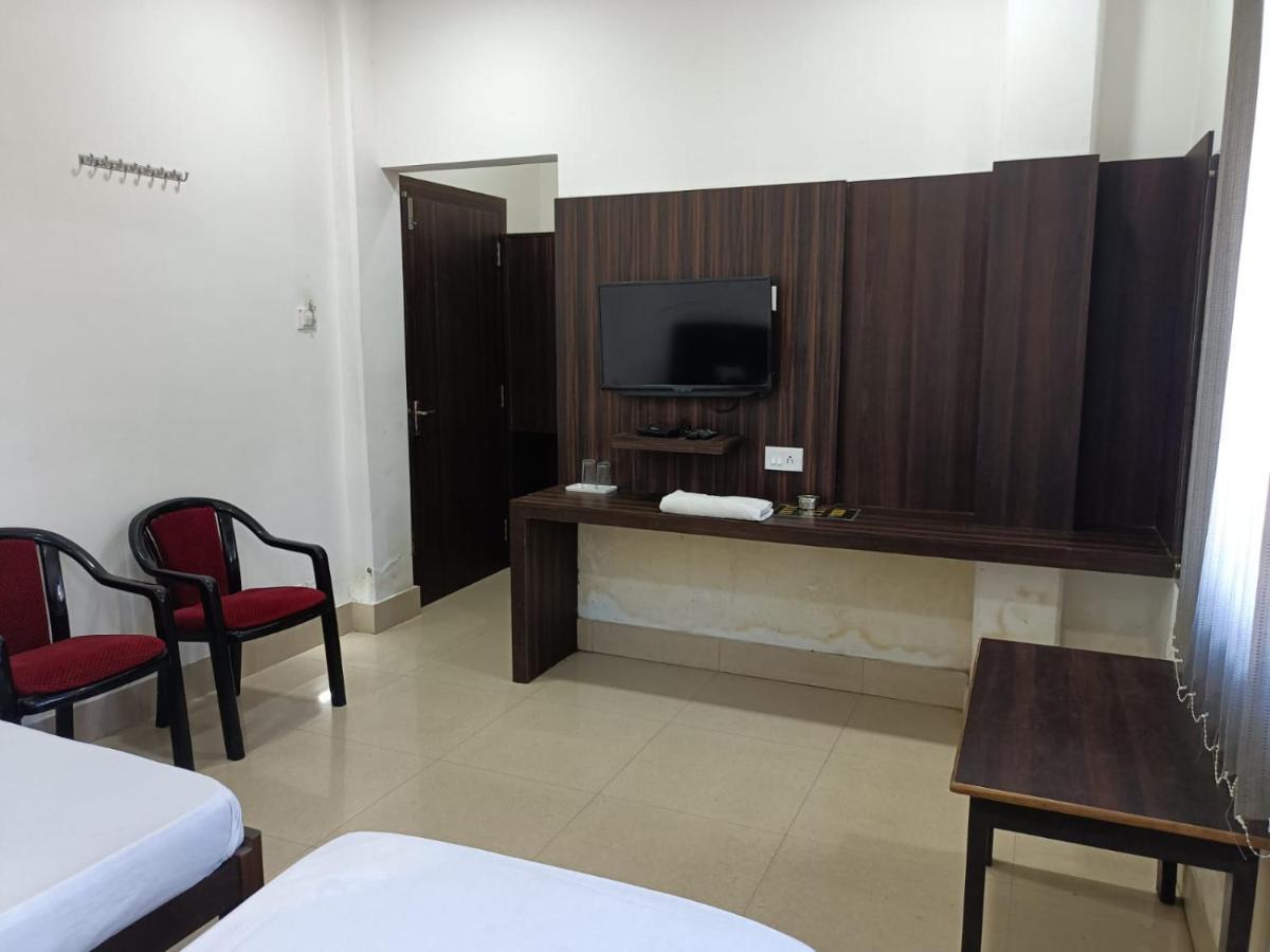 Kusum Hotel Dibrugarh Esterno foto