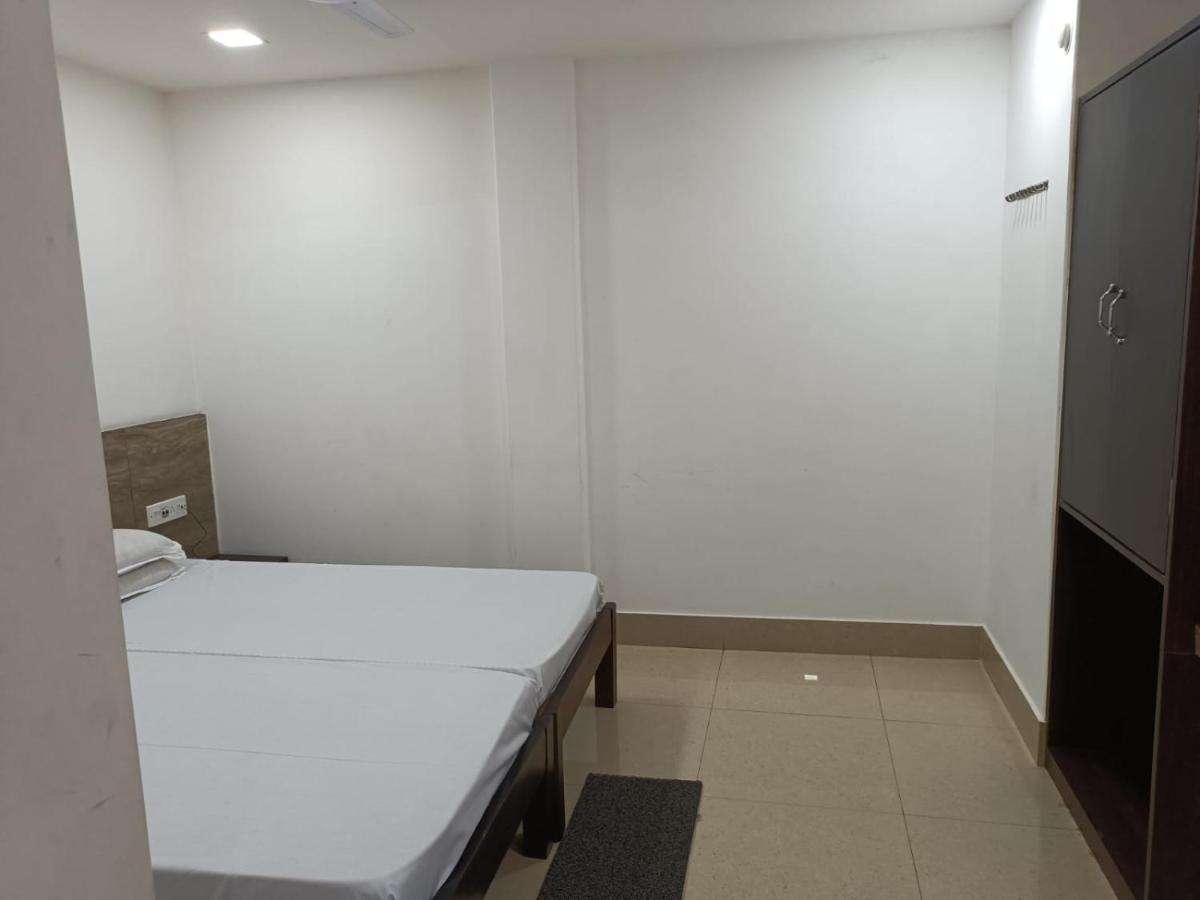 Kusum Hotel Dibrugarh Esterno foto