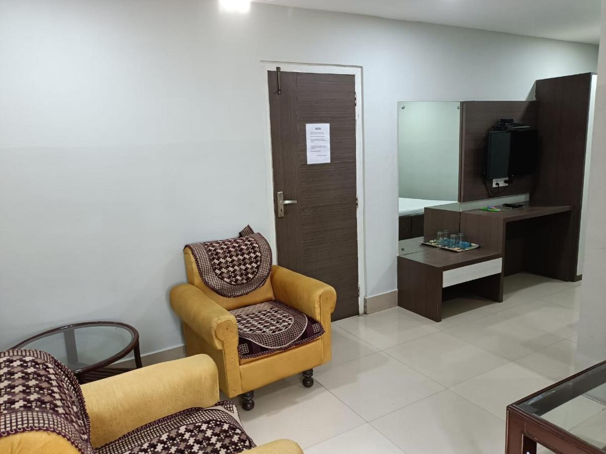 Kusum Hotel Dibrugarh Esterno foto