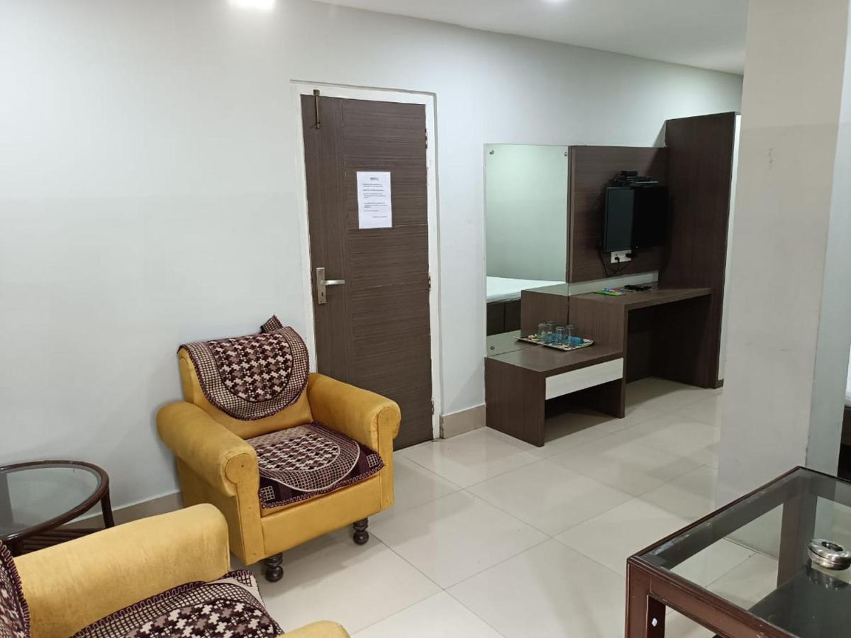 Kusum Hotel Dibrugarh Esterno foto