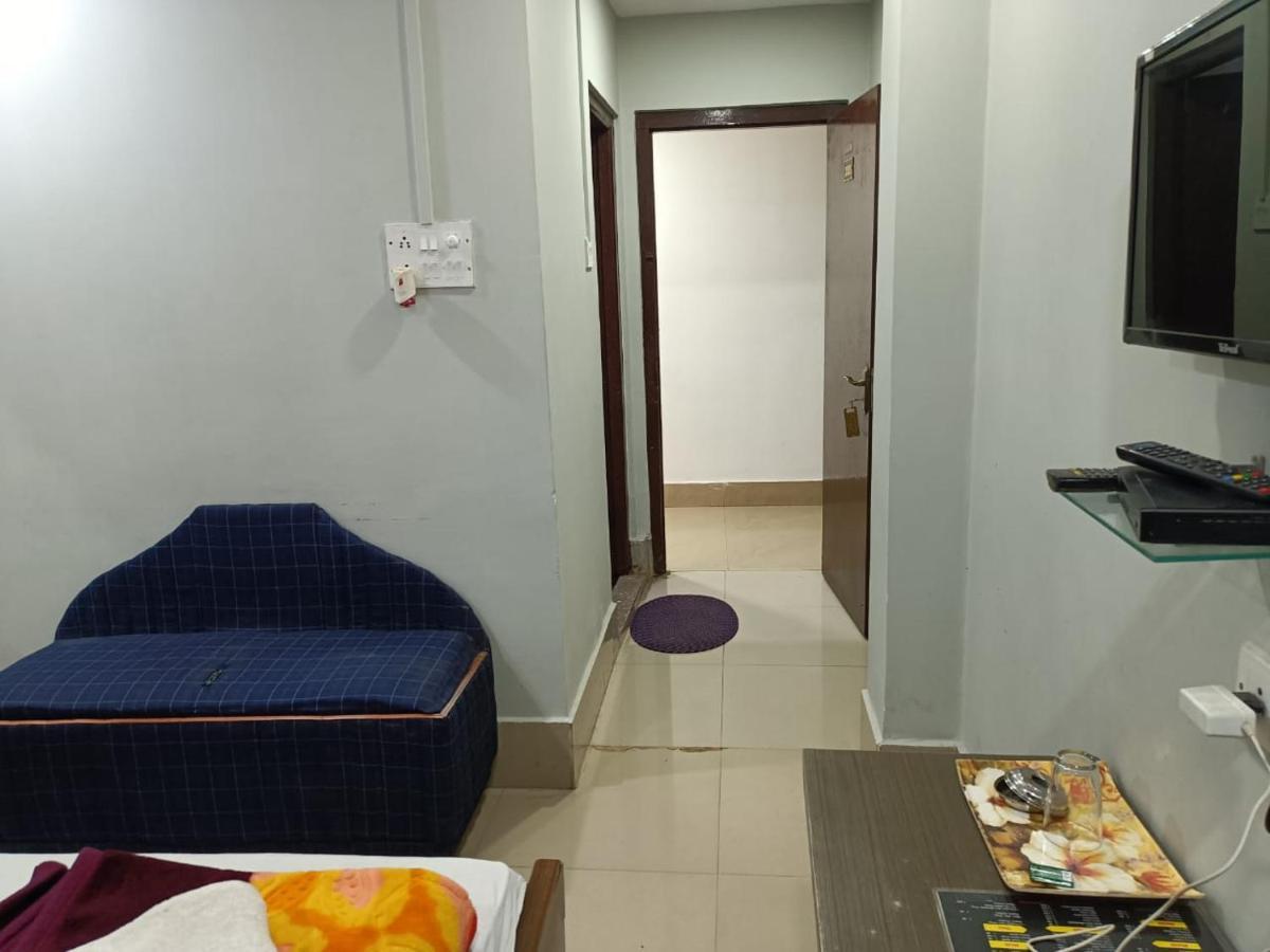 Kusum Hotel Dibrugarh Esterno foto