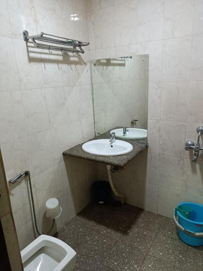 Kusum Hotel Dibrugarh Esterno foto