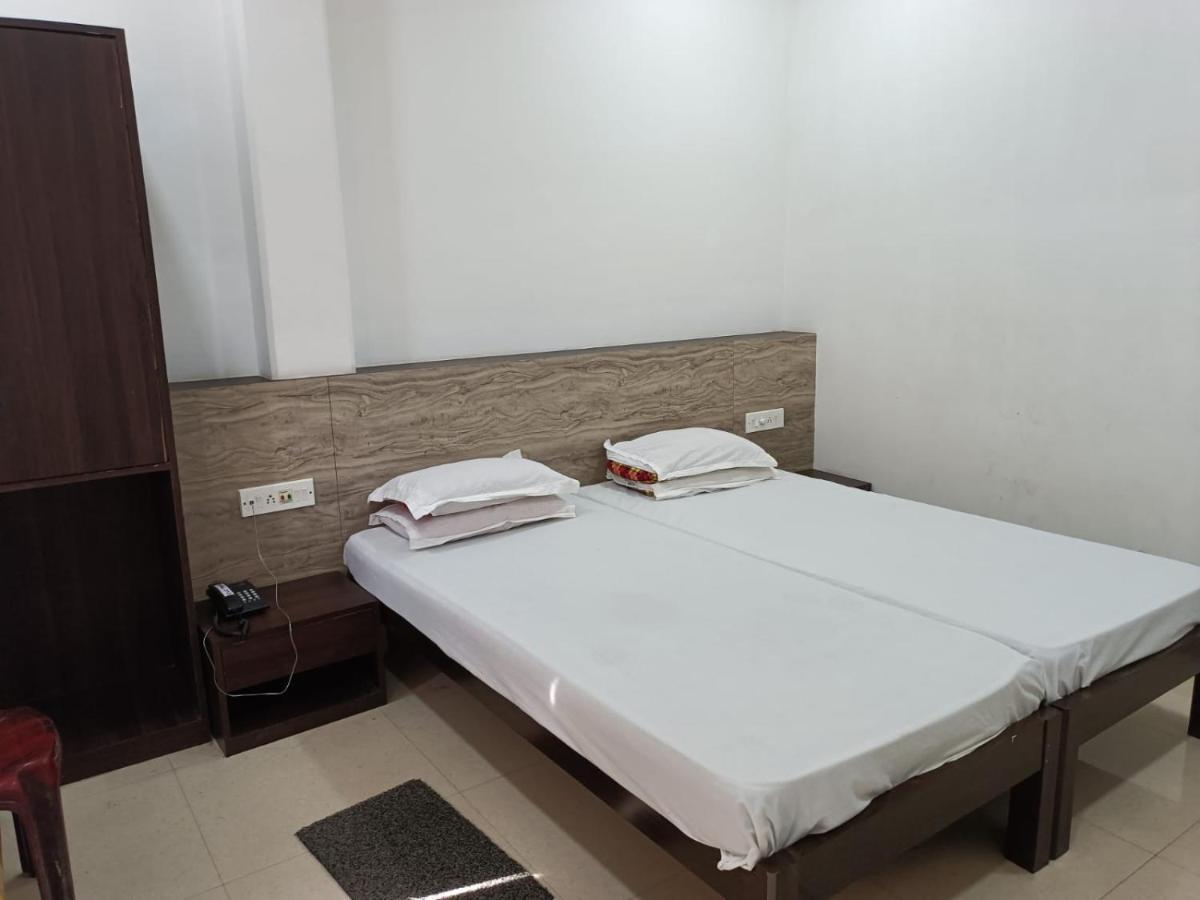 Kusum Hotel Dibrugarh Esterno foto