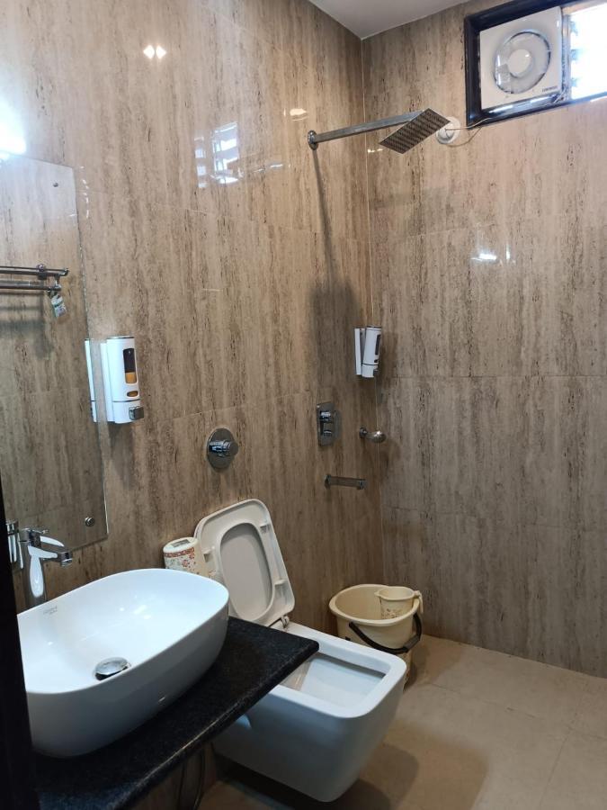 Kusum Hotel Dibrugarh Esterno foto