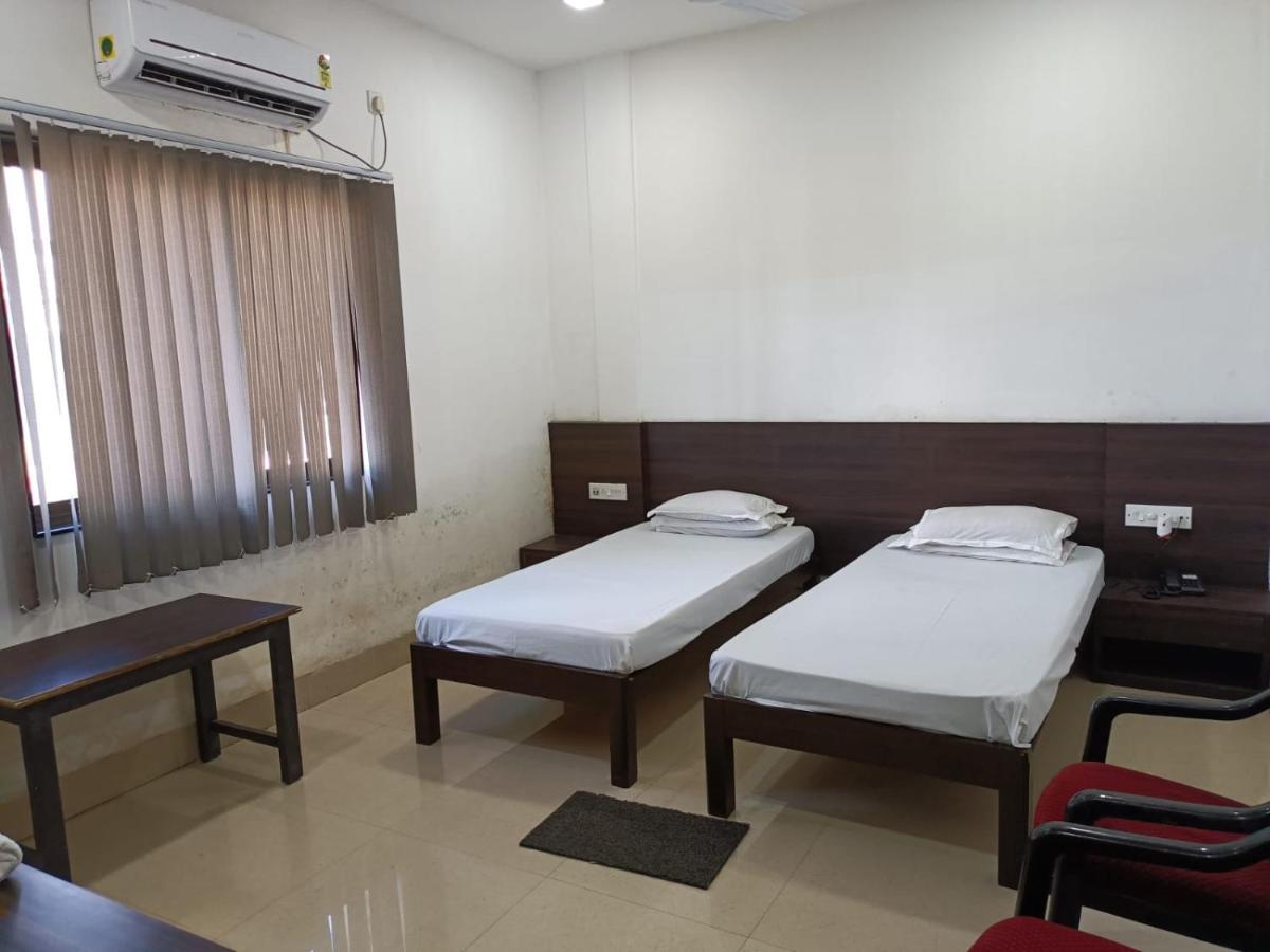 Kusum Hotel Dibrugarh Esterno foto