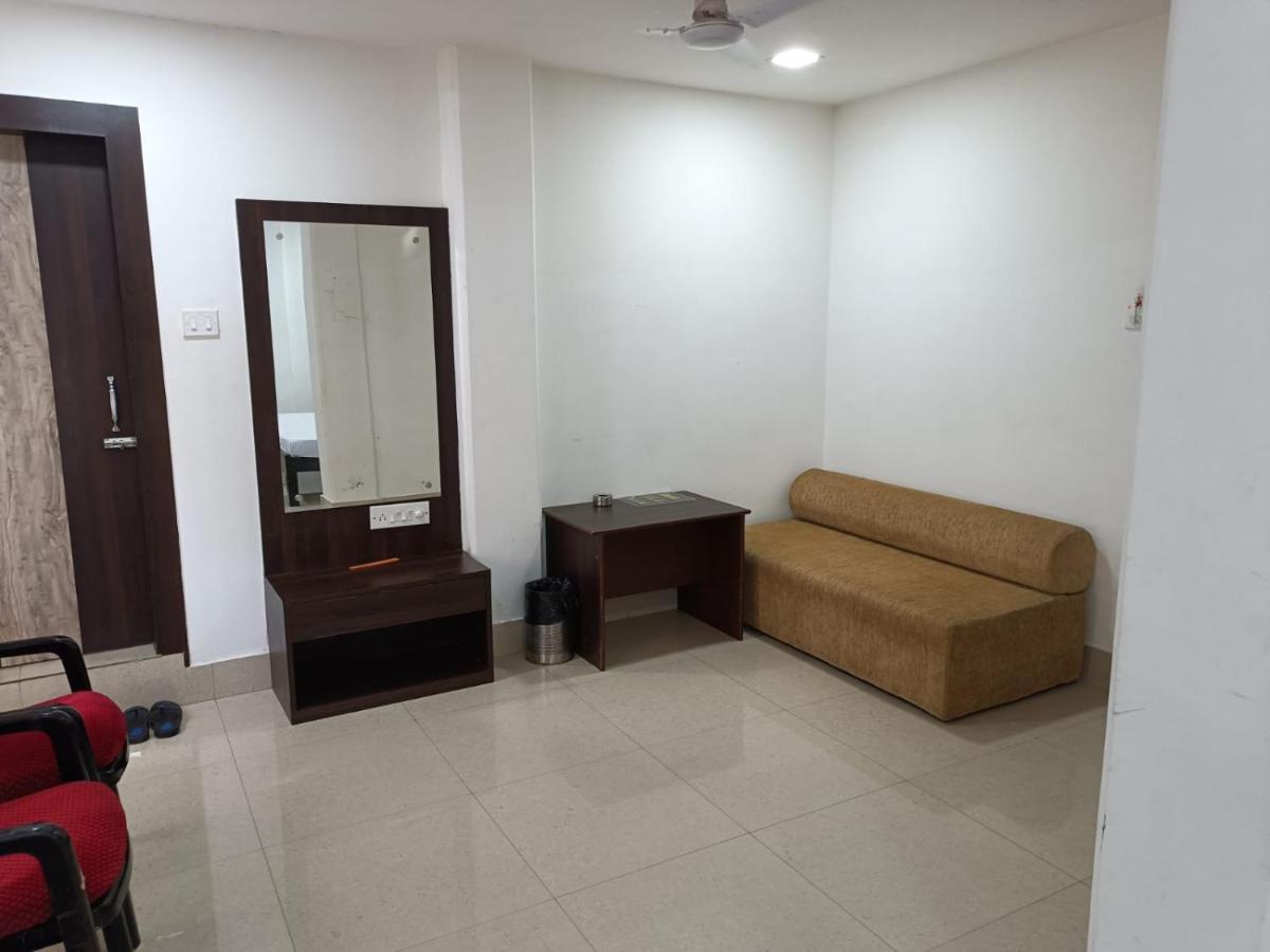 Kusum Hotel Dibrugarh Esterno foto
