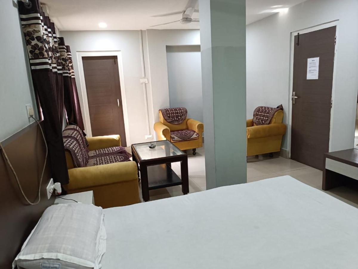 Kusum Hotel Dibrugarh Esterno foto