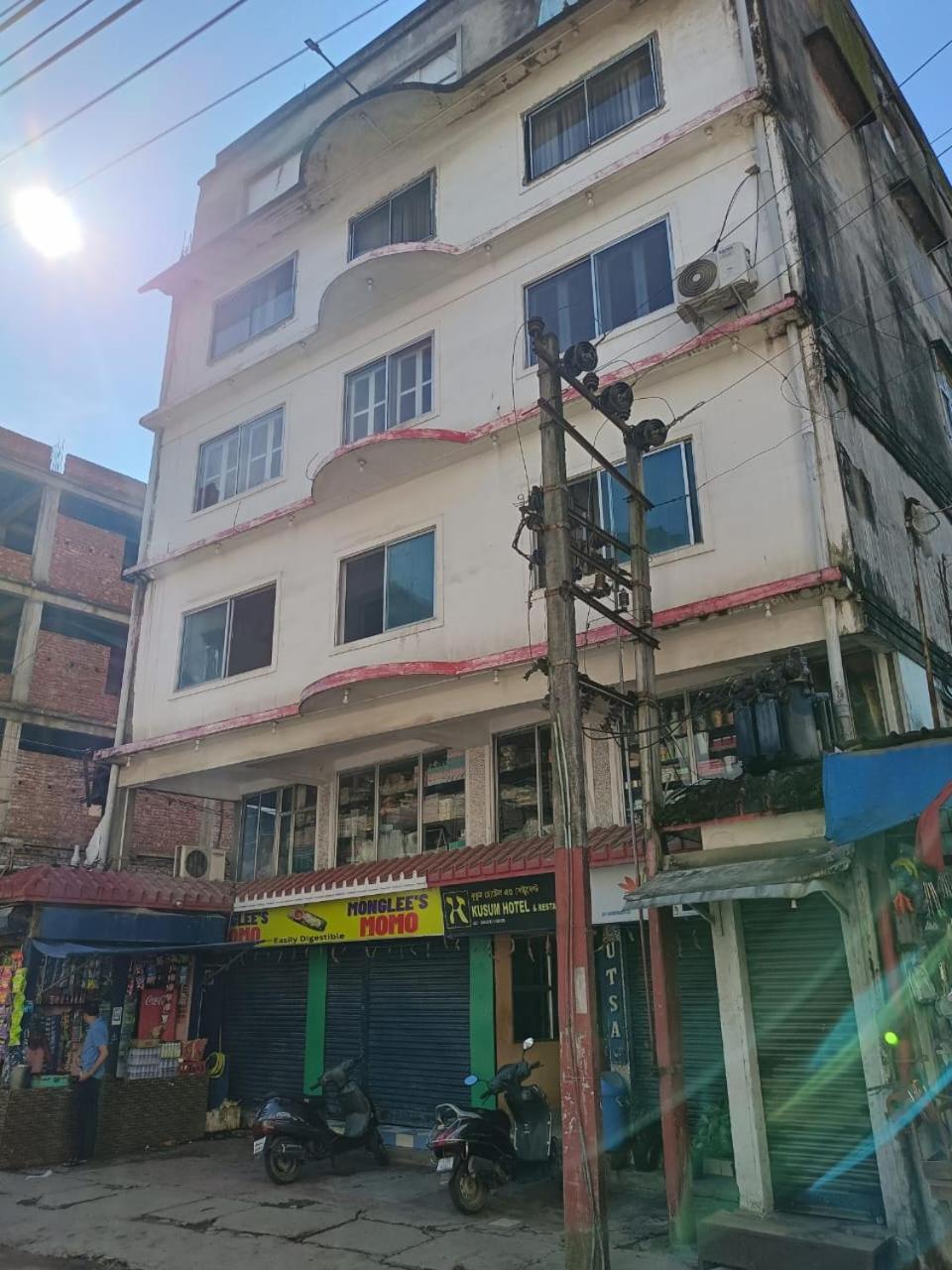 Kusum Hotel Dibrugarh Esterno foto