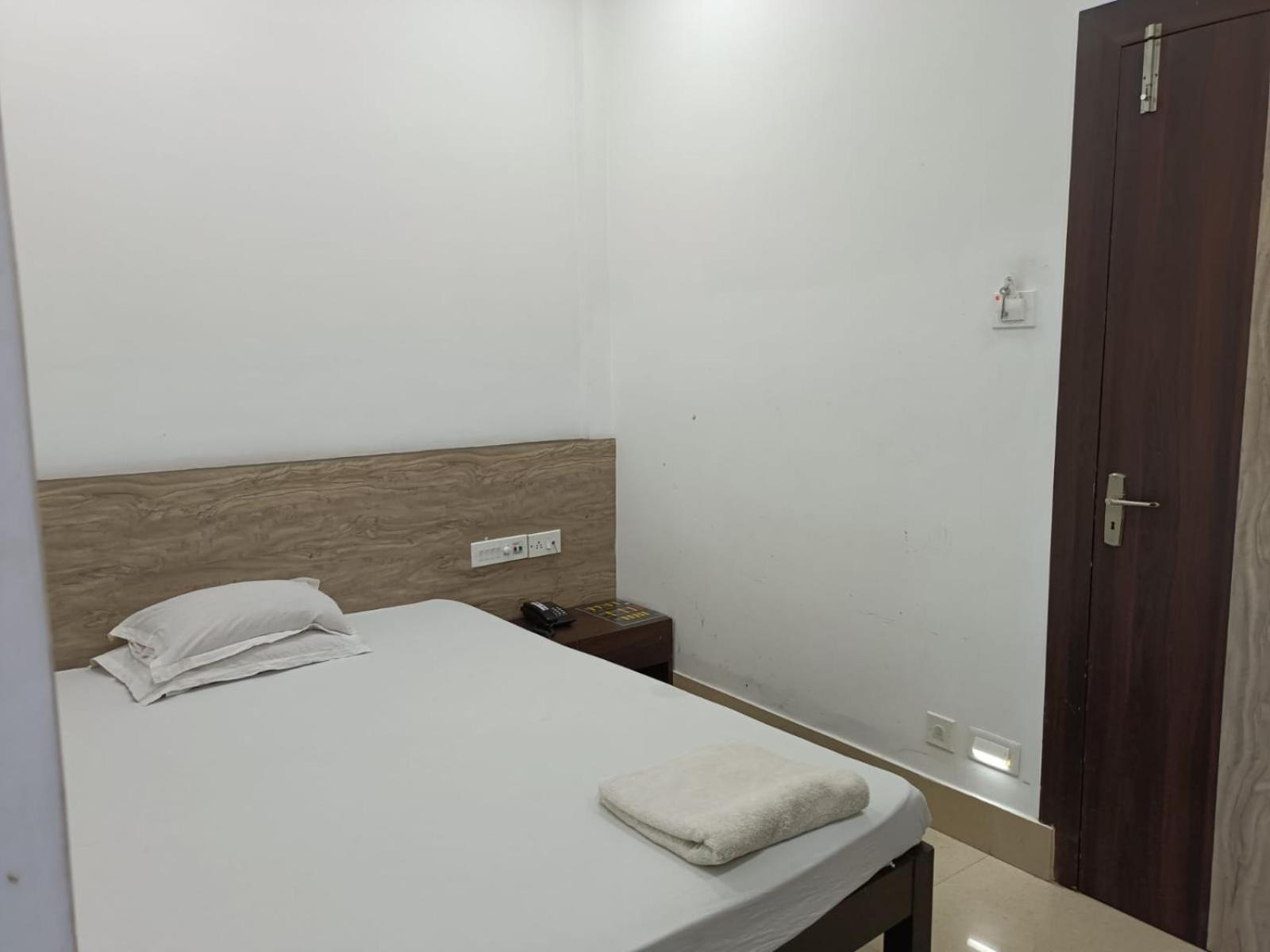Kusum Hotel Dibrugarh Esterno foto