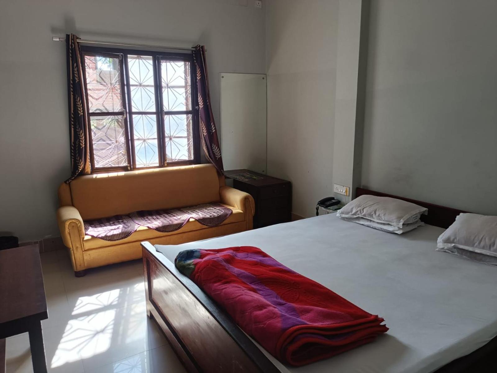 Kusum Hotel Dibrugarh Esterno foto