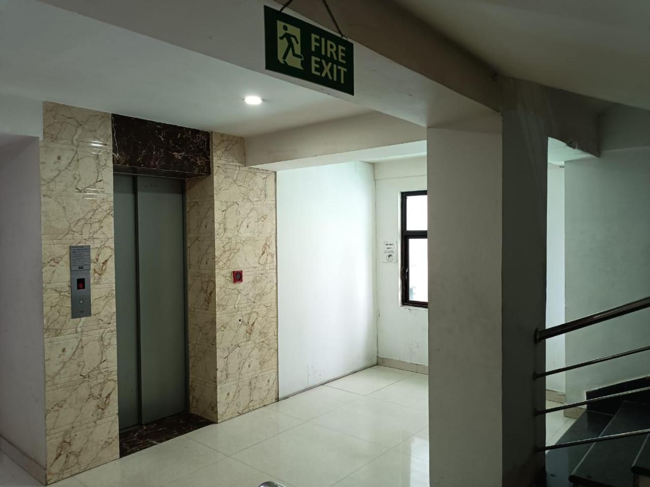 Kusum Hotel Dibrugarh Esterno foto