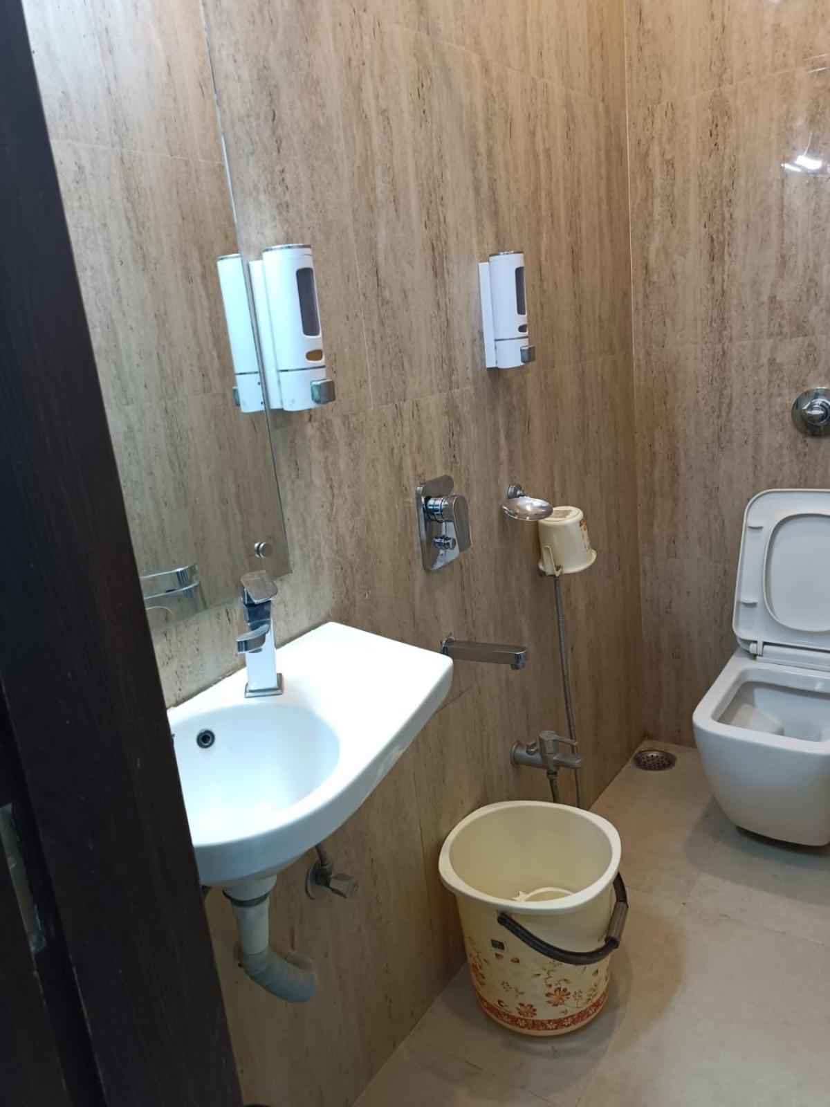 Kusum Hotel Dibrugarh Esterno foto